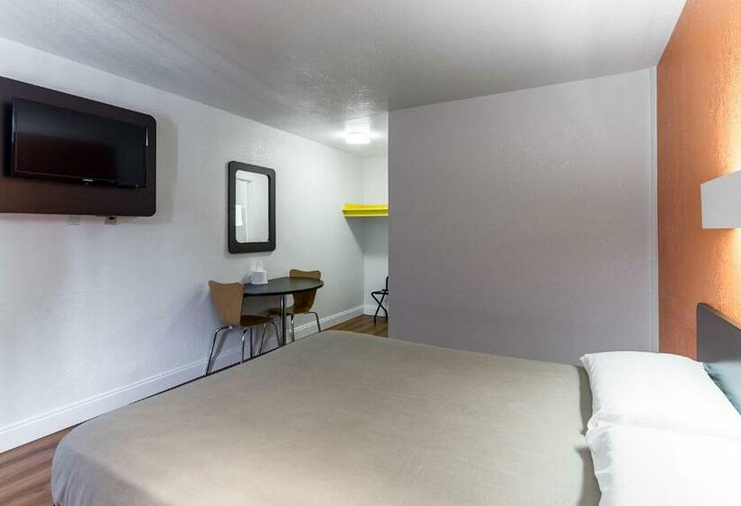 Номер Стандарт, Motel 6   Pensacola West