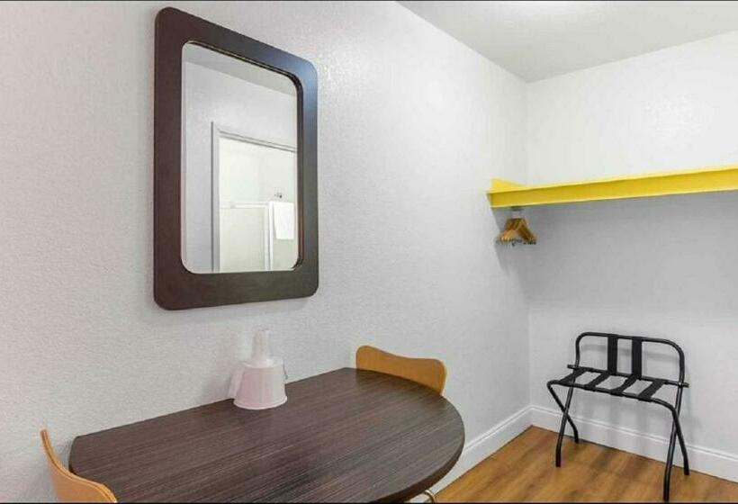 غرفه قياسيه سريرين مزدوجين, Motel 6   Pensacola West