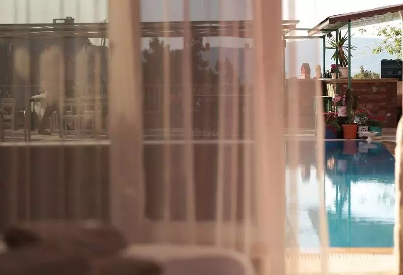 スタンダードルーム, Tunc Otel