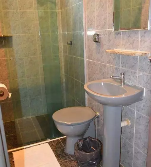 Standard Neljän Hengen Huone, Graunas