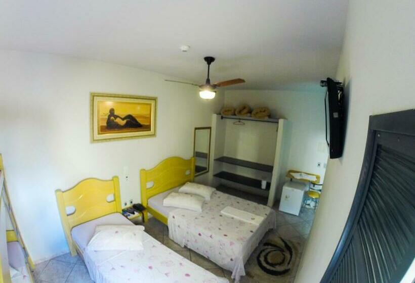 חדר סטנדרט לארבעה, Graunas