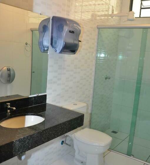 חדר סטנדרט, Graunas