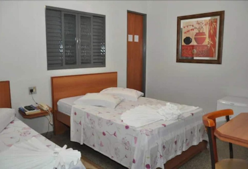 חדר סטנדרט יחיד, Graunas