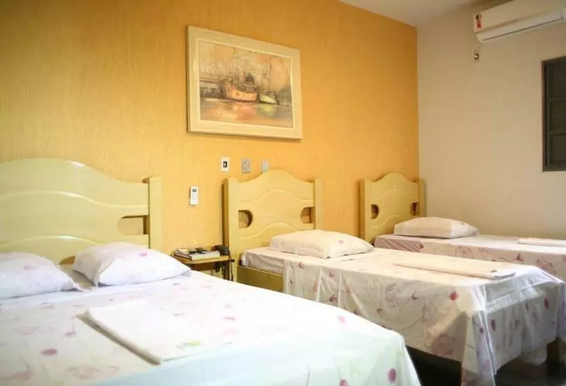 Standard Kolmen Hengen Huone, Graunas