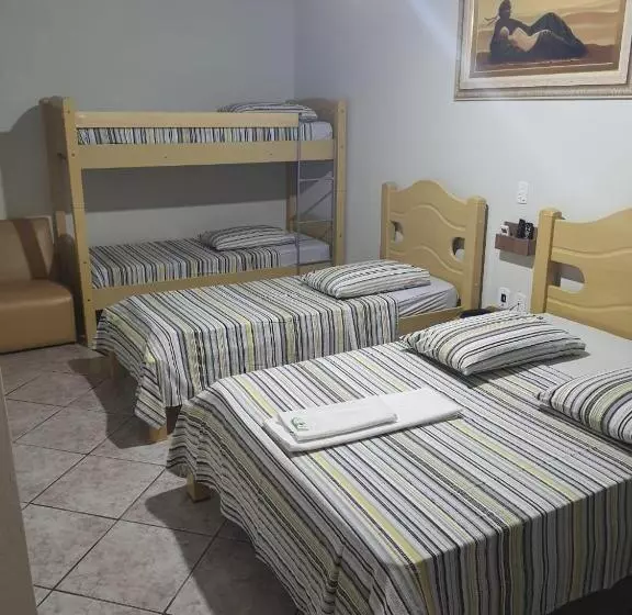 Standard Neljän Hengen Huone, Graunas