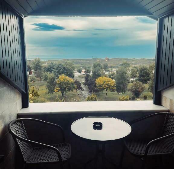 اتاق لوکس با بالکن و چشم‌انداز دریا, Uzunkum