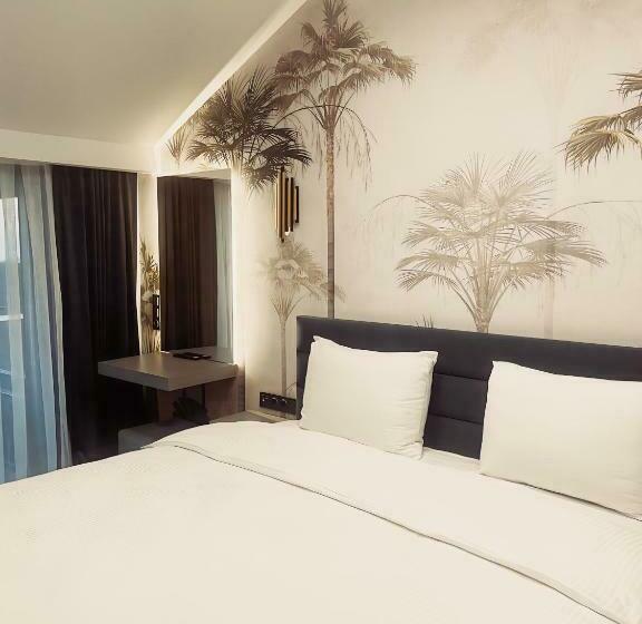 اتاق لوکس با بالکن و چشم‌انداز دریا, Uzunkum