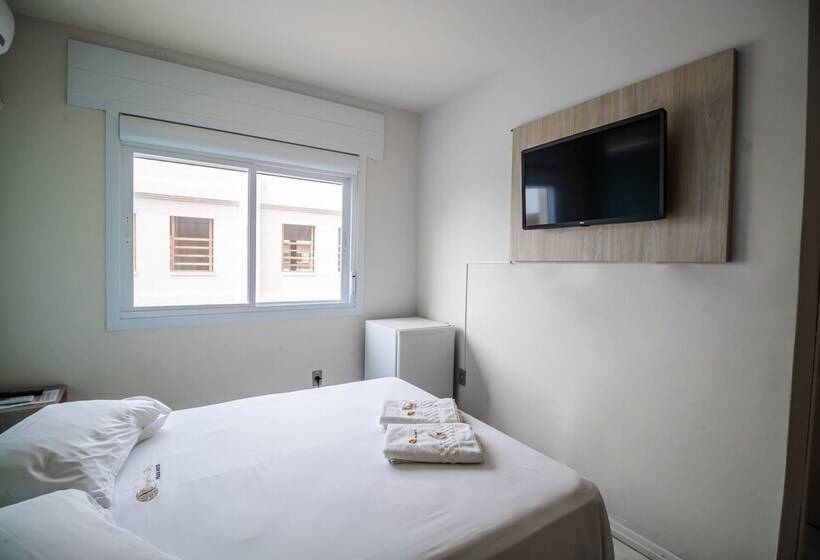 标准三人间, Xangri La Praia