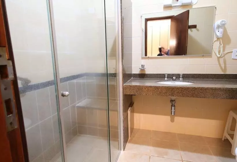 Standard Neljän Hengen Huone, Península Internacional