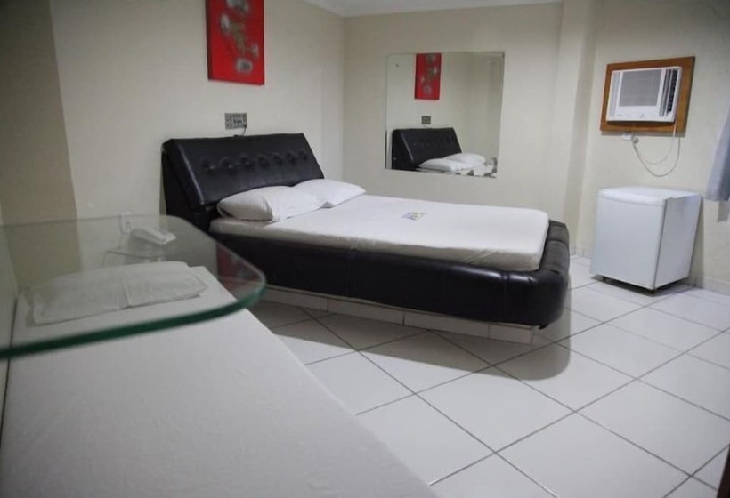 חדר דלוקס לשלושה, Pirâmide Rodoviária