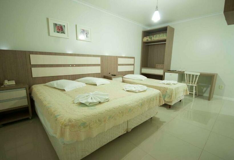 غرفة قياسية ثلاثية, Castelo