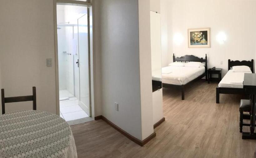 חדר סטנדרט לשלושה, Farol