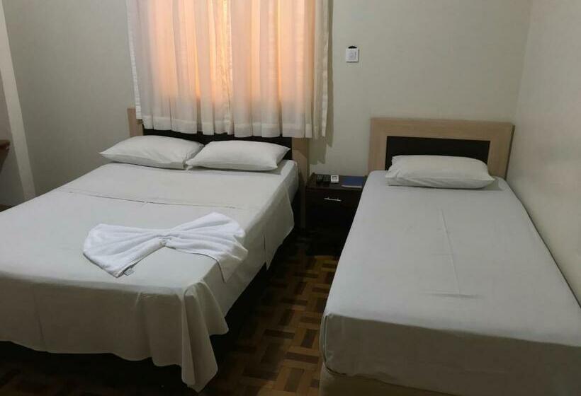 标准三人间, Figueira Palace