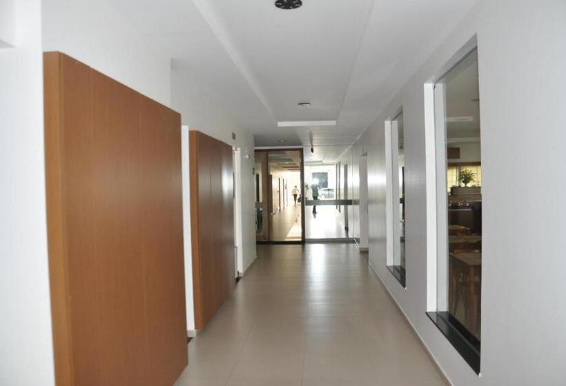 豪华房间, Guines Palace