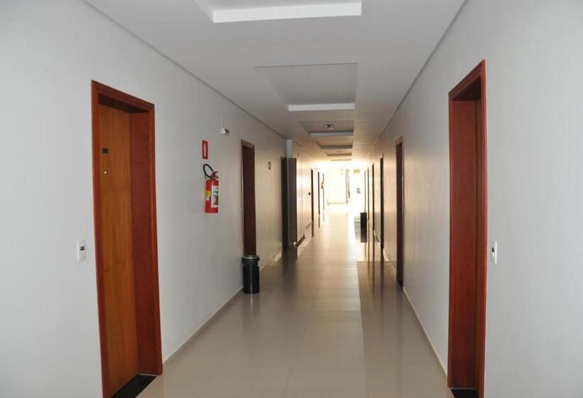 豪华房间, Guines Palace