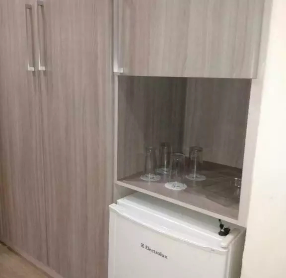 スーペリアの4人部屋, Hetropolis