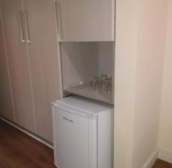 スタンダード4人部屋, Hetropolis