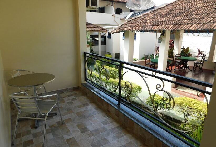 标准三人间, Real São Lourenço