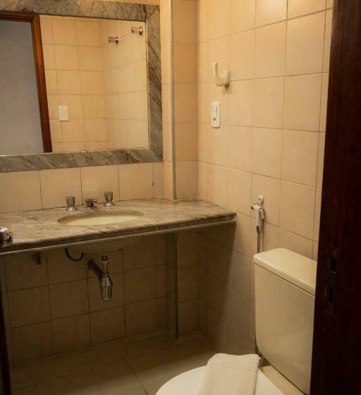 חדר סטנדרט לשלושה, Allegro