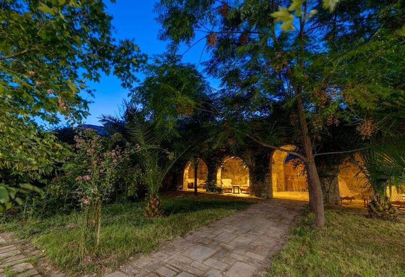 デラックストリプルルーム, Cinarli Kasri