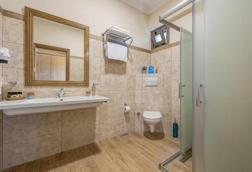 デラックストリプルルーム, Cinarli Kasri