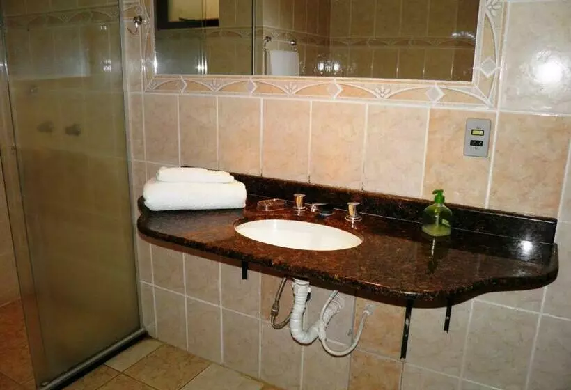Standard Kolmen Hengen Huone, Executivo Park