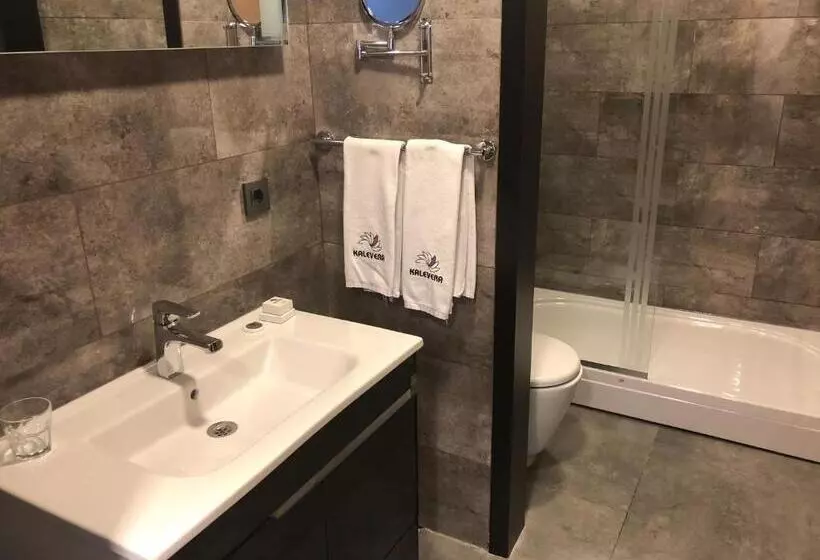 Suite amb Terrassa, Kalevera