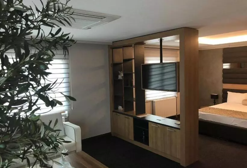 Suite amb Terrassa, Kalevera