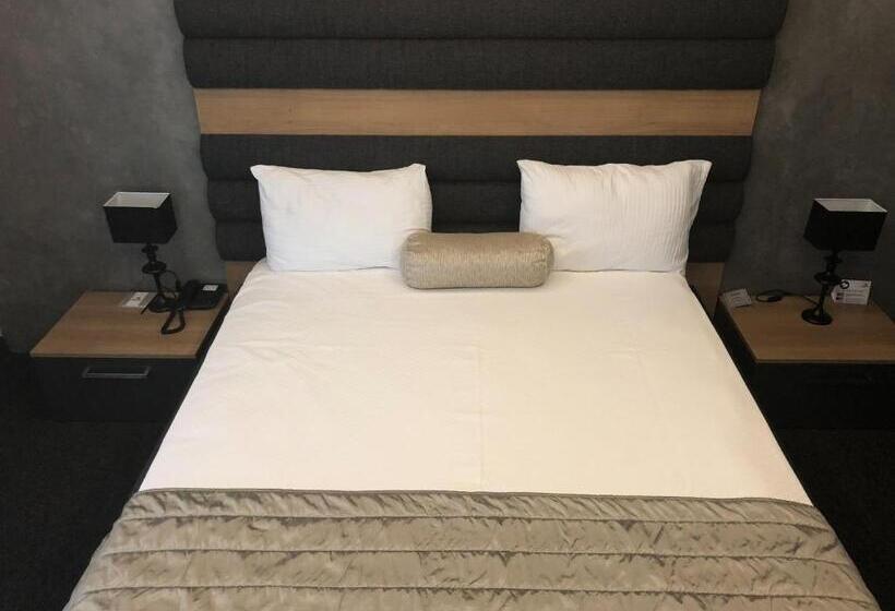 Suite amb Terrassa, Kalevera