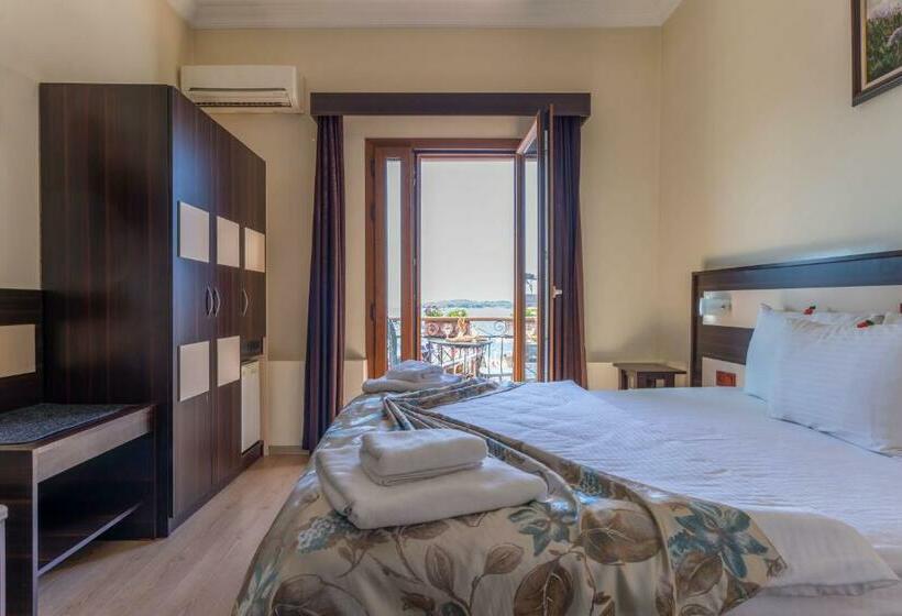 غرفة سوبيريور مطلّة علي البحر, Karacam