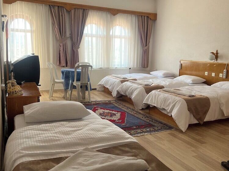 Economy Quadruple Room, Ozyel
