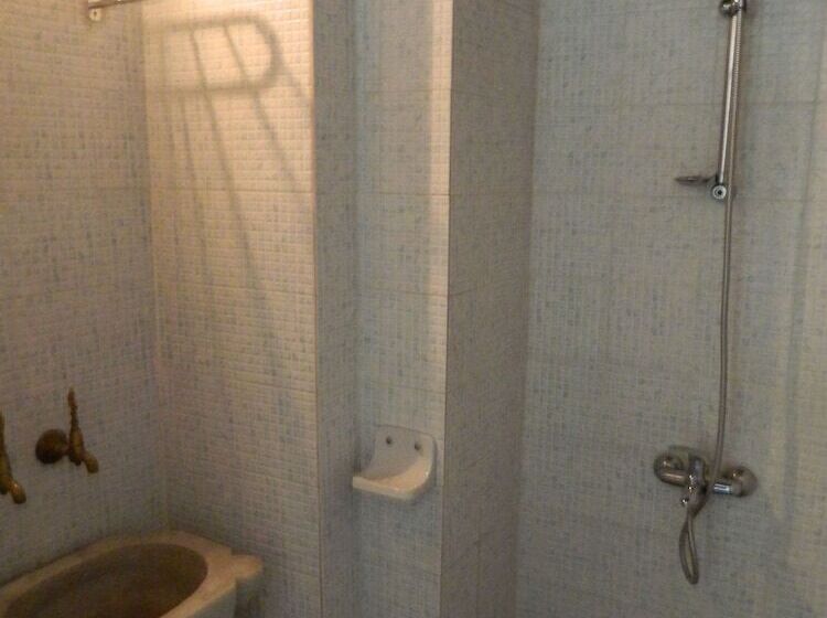 اتاق استاندارد سه تخته با چشم‌انداز باغ, Rahmi Bey Konagi