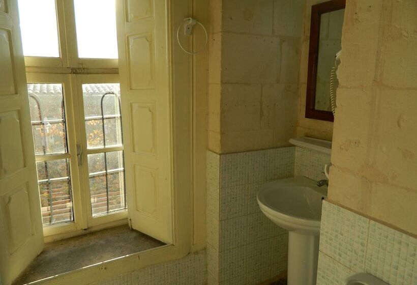 اتاق استاندارد سه تخته با چشم‌انداز باغ, Rahmi Bey Konagi