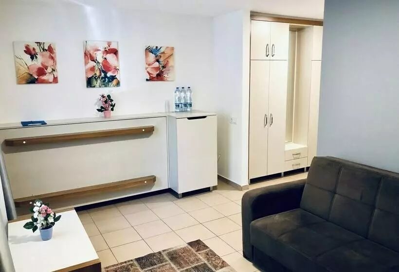 اتاق خانوادگی, Rizom Tatil Koyu