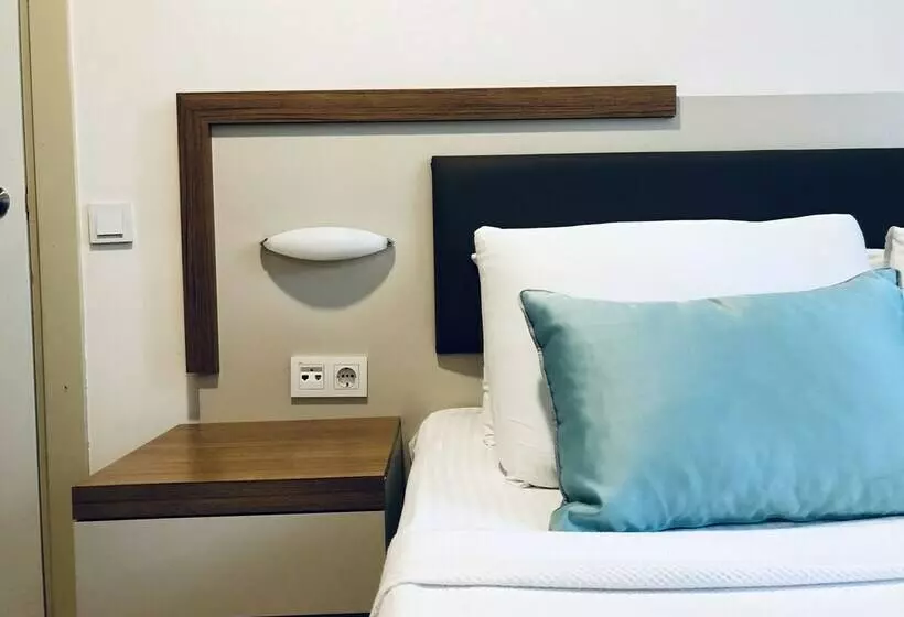 اتاق خانوادگی, Rizom Tatil Koyu