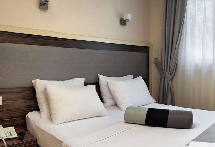 اتاق خانوادگی, Rizom Tatil Koyu