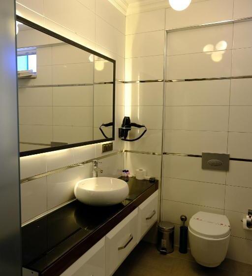 استودیوی لوکس, Esin