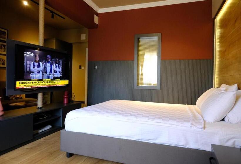 استودیو استاندارد با تخت کینگ, Esin