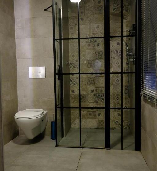 استودیو استاندارد با تخت کینگ, Esin