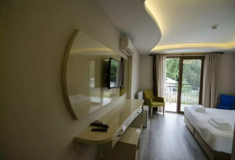 اتاق لوکس با بالکن, Funda Otel Gocek