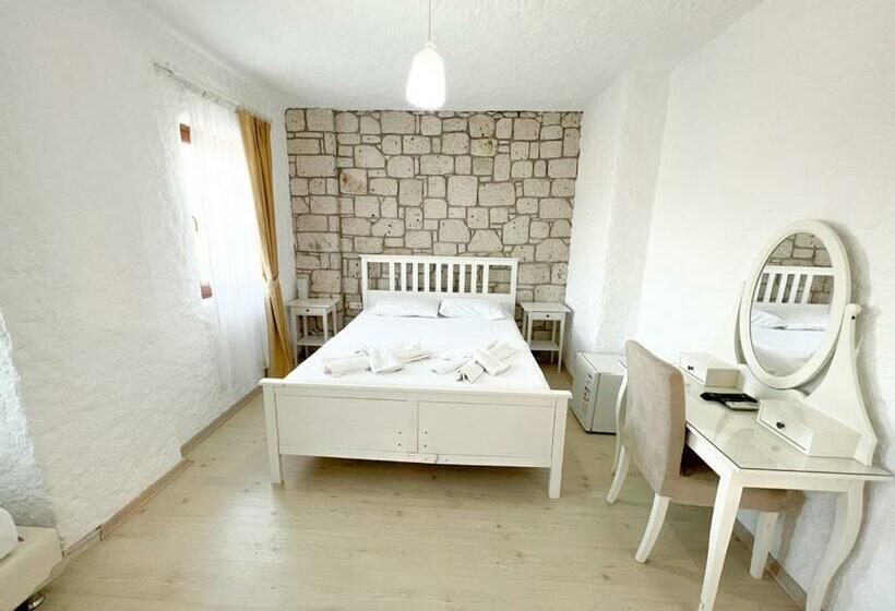 Quarto Triplo Deluxe, Gonulhan