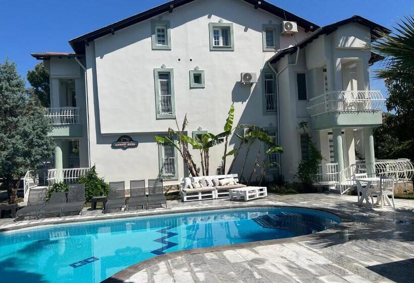 家庭间, Göcek Selya