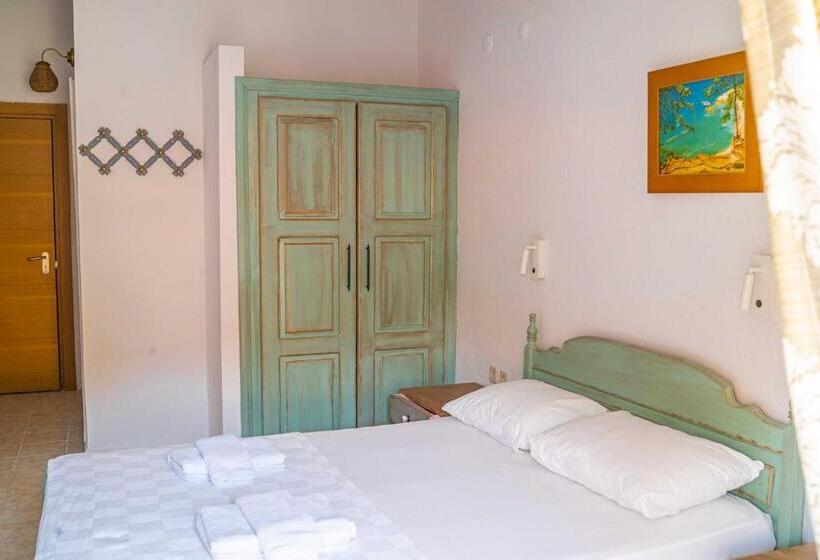 サイドオーシャンビュースタンダードルーム, The Diplomat