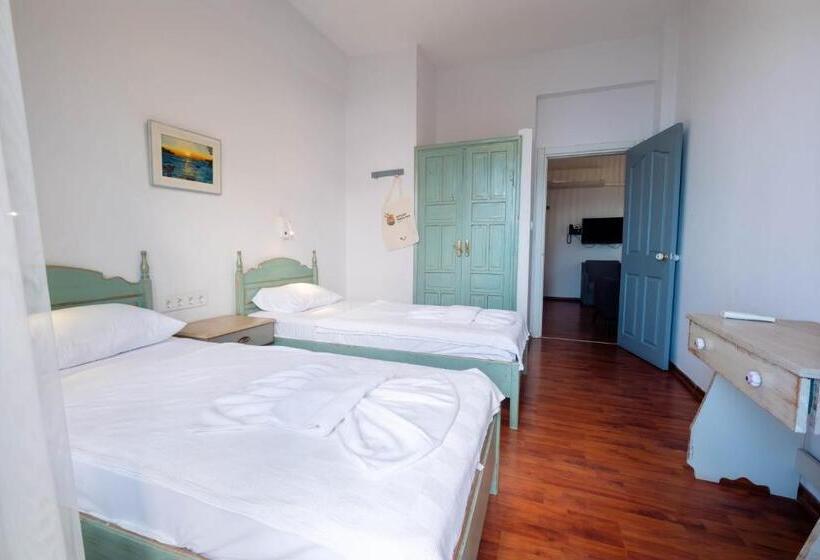 オーシャンビュースイート, The Diplomat