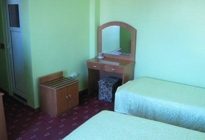 스탠다드 룸, Yunus