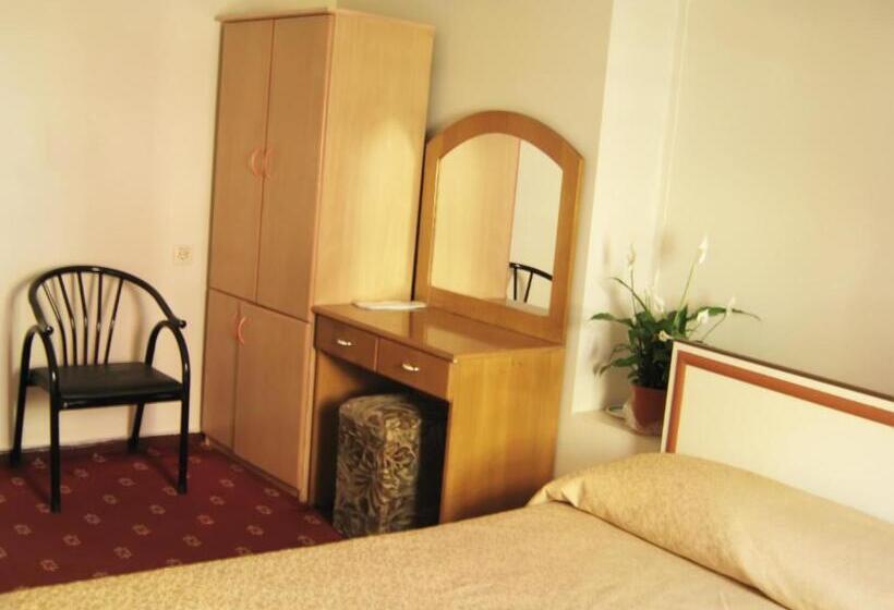 스탠다드 트리플 룸, Yunus