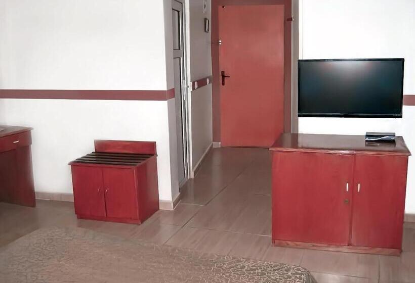 스탠다드 트리플 룸, Yunus