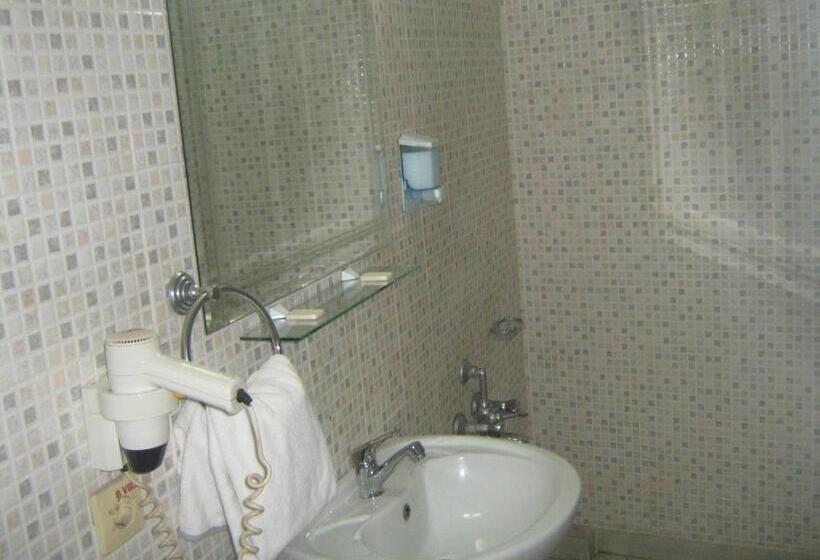 패밀리 룸, Yunus