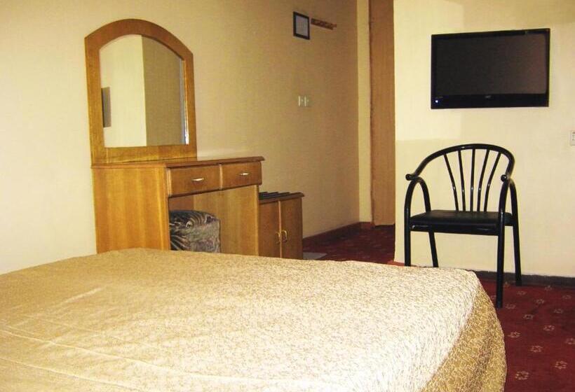 패밀리 룸, Yunus