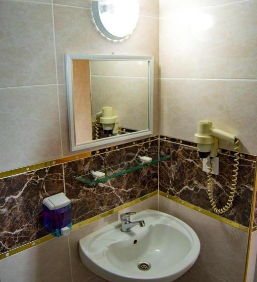 이코노미 싱글 룸, Yunus